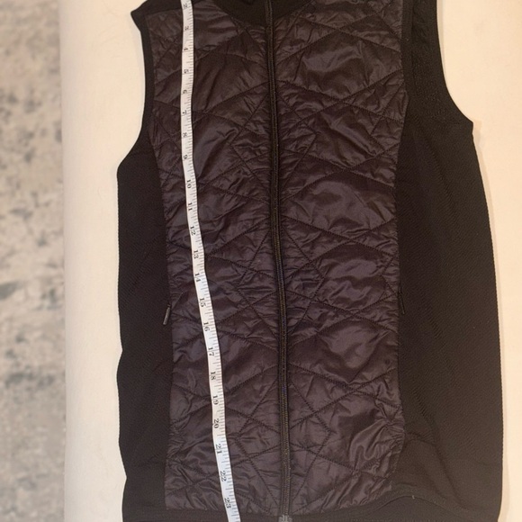Athleta Insulated Flurry Vest Black - Picture 5 of 10